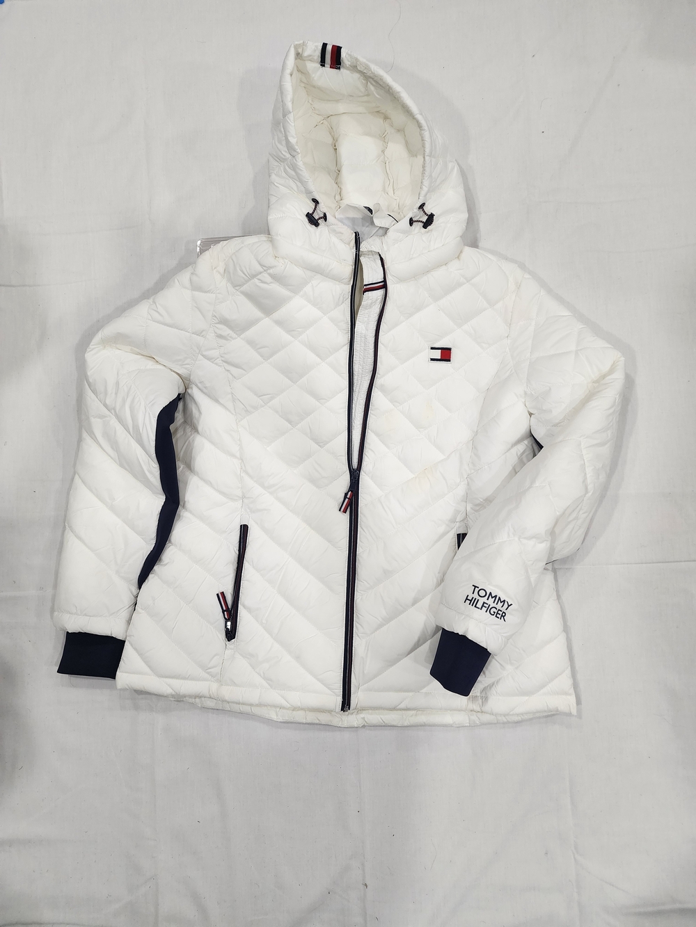 Tommy Hilfiger White Quilted Hooded Puffer Jacket with Navy Trim